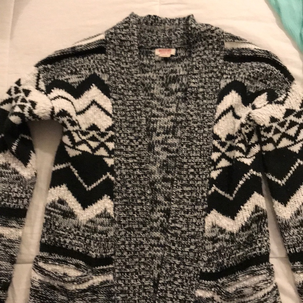 Black and white cardigan XS
